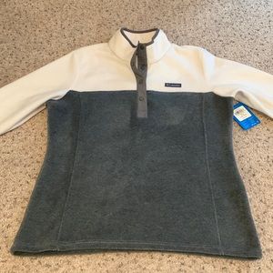 Columbia Womens Pullover with Snap Closure
